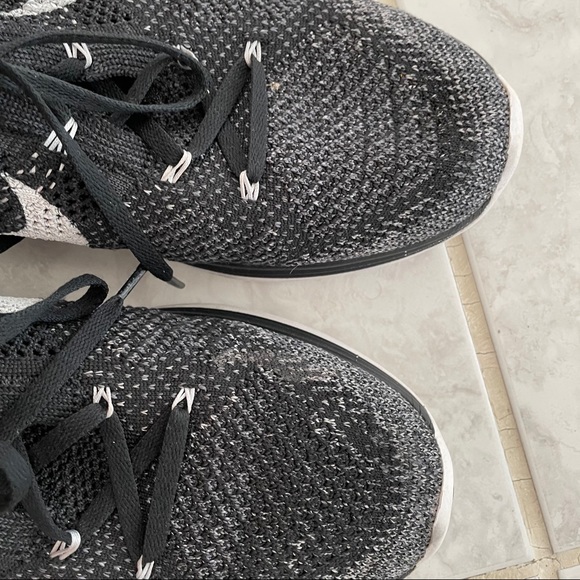 Men’s Nike Black & White Cloudflow Sneakers - Picture 5 of 13